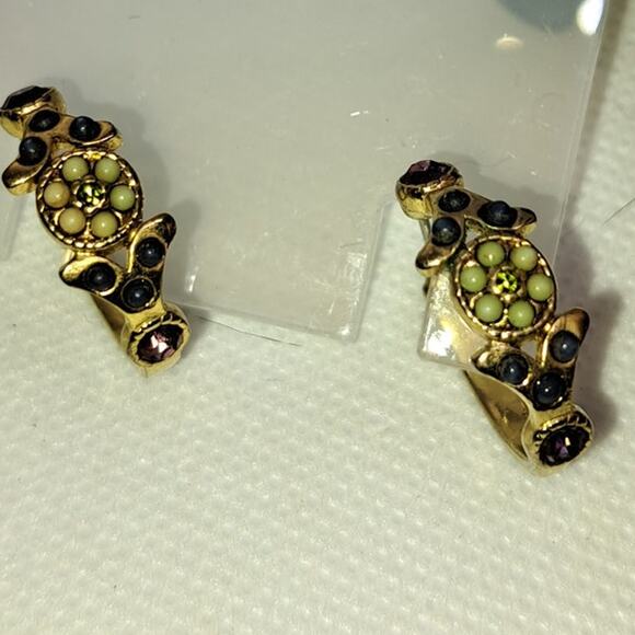 Vtg Floral Design Rhinestone Gold Tone ⅞" Diameter Hoop Earrings Snap Closure - Picture 3 of 16